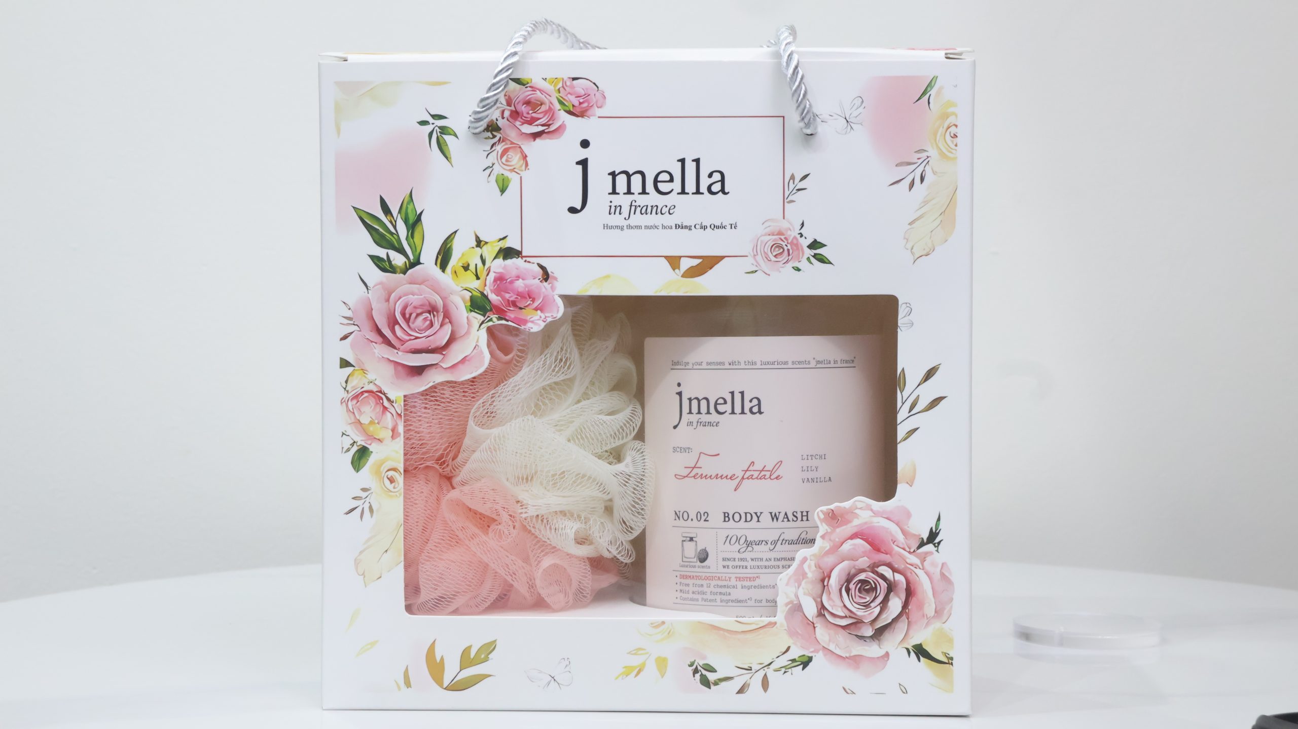 Bộ Quà Tặng Sữa Tắm Jmella In France No.02 Femme Fatale (Kèm Bông Tắm)