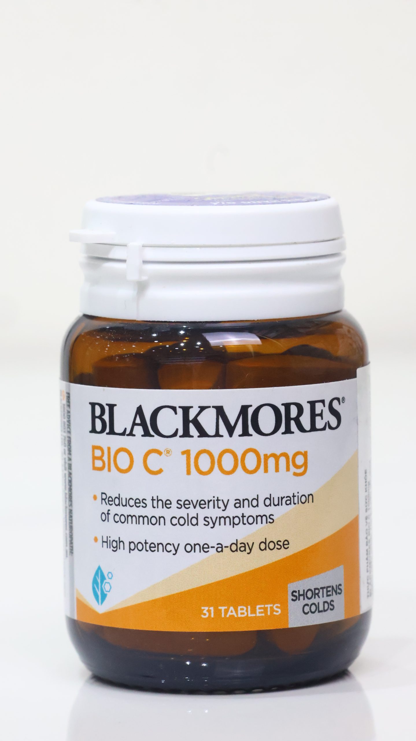 Blackmores Bio C 1000mg là thực phẩm chức năng bổ sung Vitamin C hàm lượng cao, giúp tăng cường hệ thống miễn dịch và hỗ trợ sức khỏe tổng quát. Sản phẩm được đặc chế với công thức đệm (buffered) giúp giảm kích ứng dạ dày, phù hợp cho việc sử dụng hàng ngày để phòng ngừa và giảm nhẹ các triệu chứng cảm lạnh.