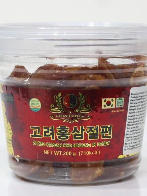 Sản phẩm là sự kết hợp hoàn hảo giữa hồng sâm 6 năm tuổi thượng hạng từ Hàn Quốc và mật ong rừng nguyên chất. Những lát sâm được chế biến sẵn, mang lại hương vị vừa đắng nhẹ đặc trưng vừa ngọt thanh, là giải pháp bồi bổ sức khỏe tiện lợi cho cuộc sống hiện đại.