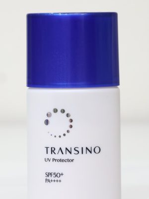 Sản phẩm là sự kết hợp đa năng giữa kem chống nắng, dưỡng trắng và kem lót trang điểm đến từ thương hiệu dược mỹ phẩm Transino uy tín của Nhật Bản. Với chỉ số chống nắng tối ưu, sản phẩm giúp bảo vệ da toàn diện khỏi tác hại của tia cực trực đồng thời nuôi dưỡng làn da sáng mịn, hỗ trợ mờ thâm nám.