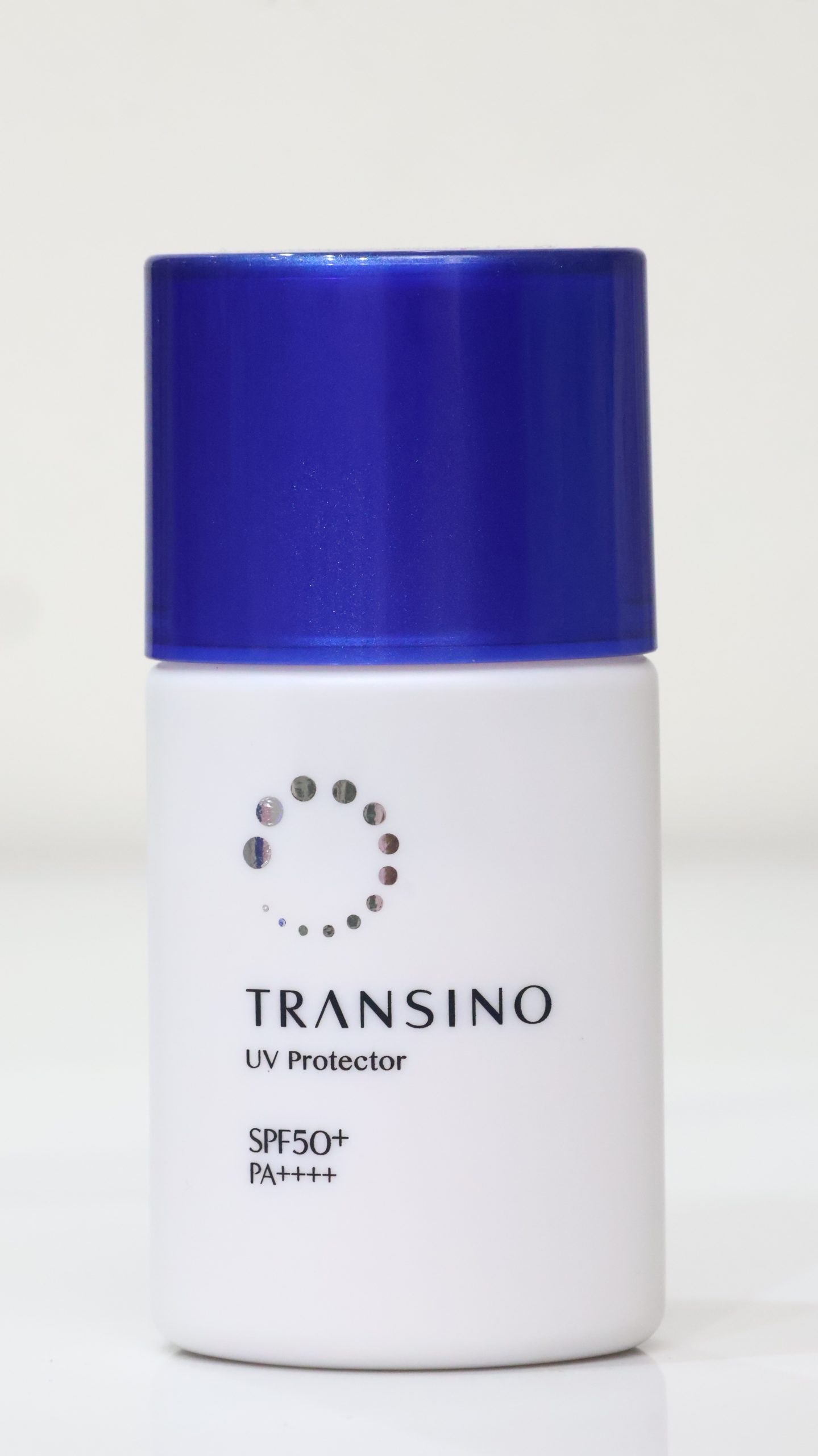 Sản phẩm là sự kết hợp đa năng giữa kem chống nắng, dưỡng trắng và kem lót trang điểm đến từ thương hiệu dược mỹ phẩm Transino uy tín của Nhật Bản. Với chỉ số chống nắng tối ưu, sản phẩm giúp bảo vệ da toàn diện khỏi tác hại của tia cực trực đồng thời nuôi dưỡng làn da sáng mịn, hỗ trợ mờ thâm nám.