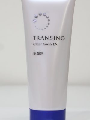 Sữa rửa mặt Transino Clear Wash EX là dòng sản phẩm làm sạch cao cấp nằm trong bộ sản phẩm đặc trị nám, tàn nhang nổi tiếng của thương hiệu Transino Nhật Bản. Sản phẩm không chỉ giúp loại bỏ bụi bẩn sâu mà còn hỗ trợ nuôi dưỡng làn da trắng sáng, mờ thâm nám ngay từ bước làm sạch đầu tiên.