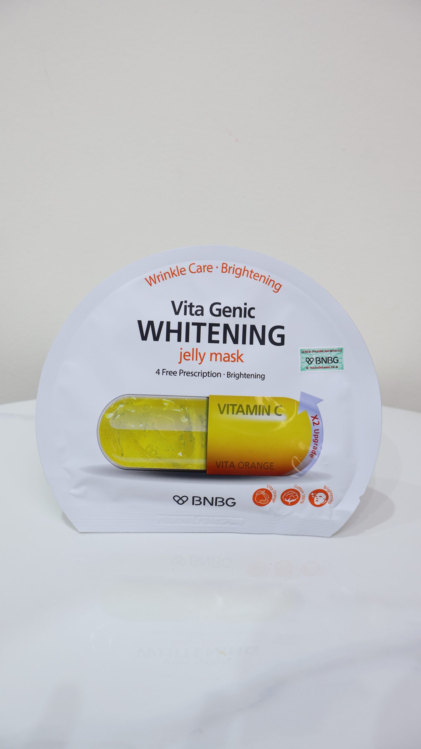 Mặt nạ giấy BNBG Vita Genic WHITENING Jelly Mask (Màu vàng cam)