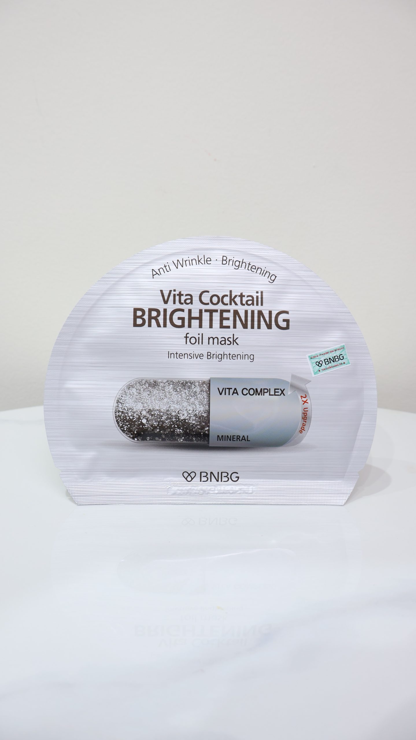 Mặt nạ giấy BNBG Vita Cocktail BRIGHTENING Foil Mask (Màu bạc)