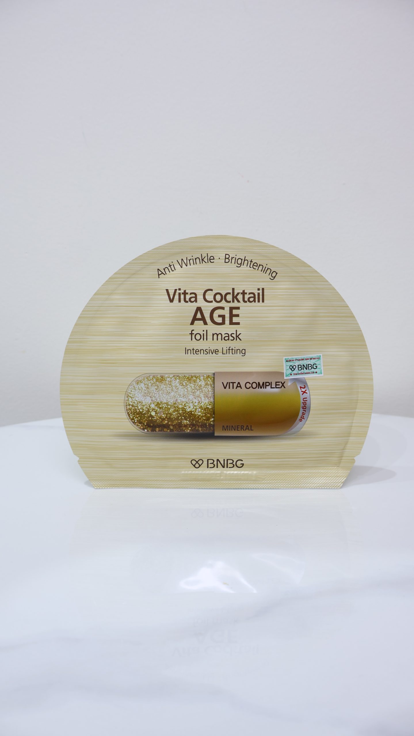 Mặt nạ giấy BNBG Vita Cocktail AGE Foil Mask (Màu vàng)