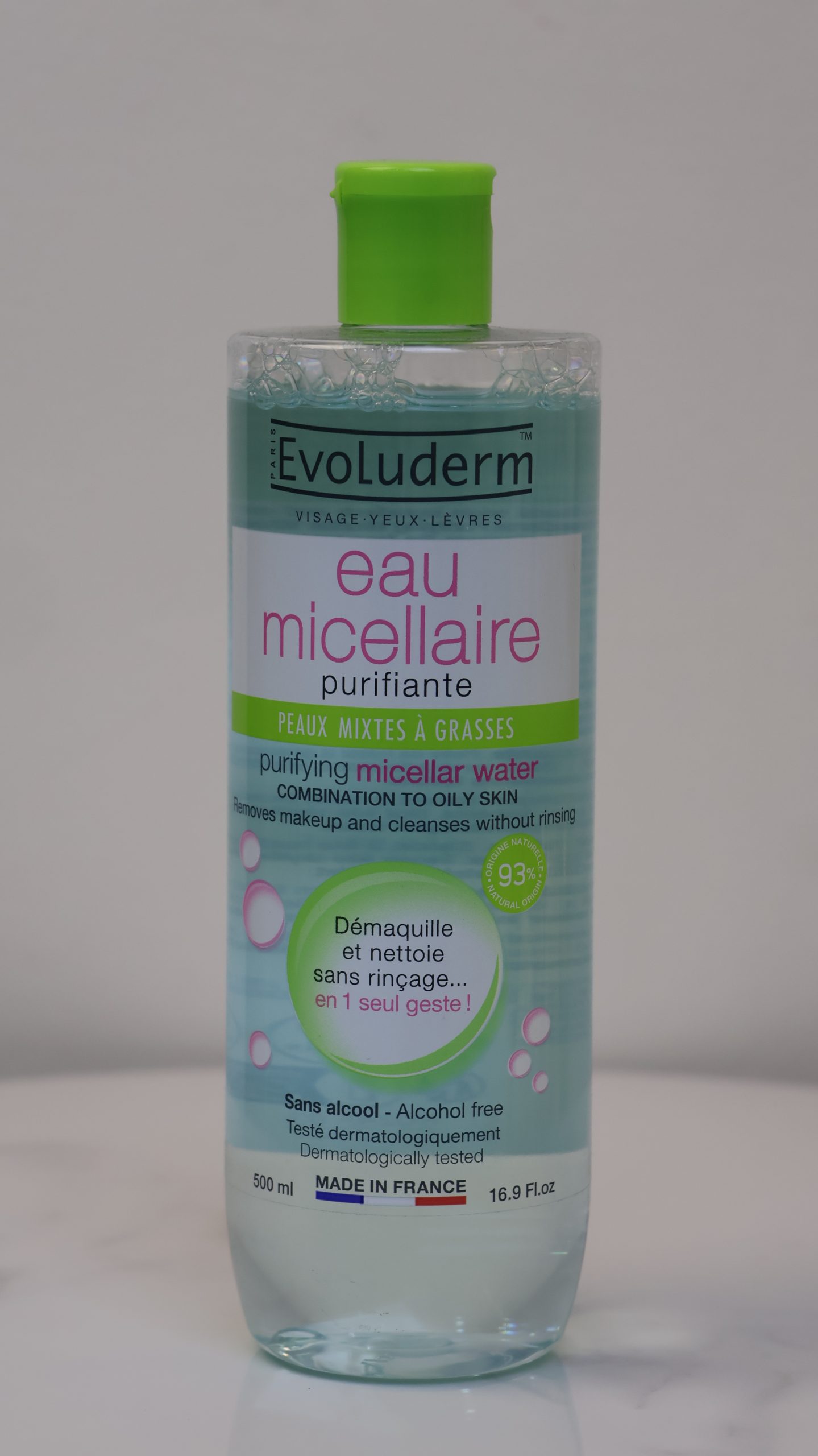 Nước Tẩy Trang Evoluderm Eau Micellaire Purifiante (Dành cho da hỗn hợp đến da dầu) Đây là sản phẩm làm sạch chuyên biệt dành cho làn da hỗn hợp và da dầu, giúp loại bỏ hoàn toàn bụi bẩn và lớp trang điểm chỉ trong một bước. Với công thức dịu nhẹ không cần rửa lại với nước, sản phẩm mang lại cảm giác thông thoáng và thanh khiết cho làn da ngay tức thì.