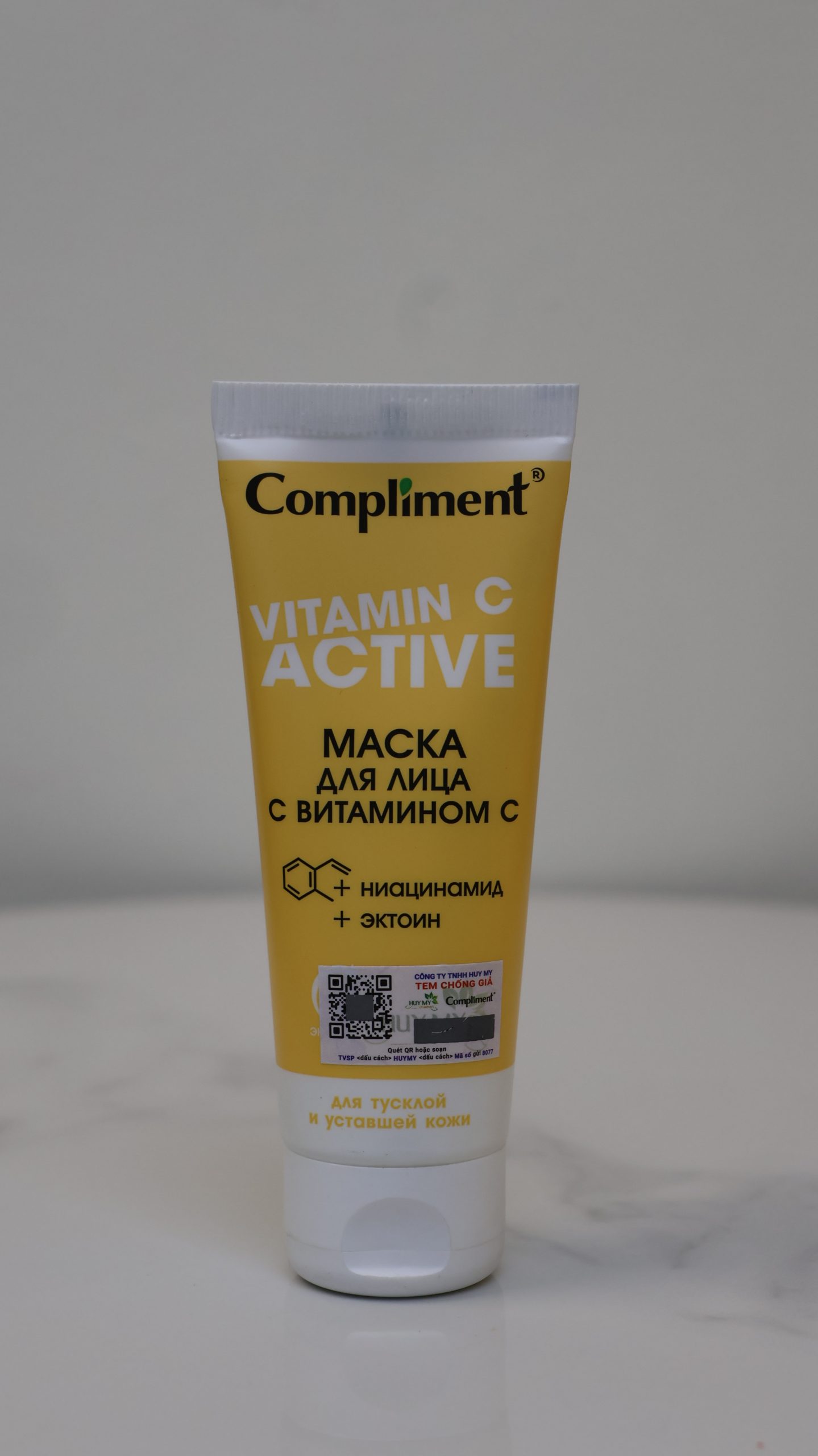 Mặt Nạ Dưỡng Sáng Và Phục Hồi Da Compliment Vitamin C Active Mask (МАСКА ДЛЯ ЛИЦА С ВИТАМИНОМ С) Đây là dòng mặt nạ rửa (wash-off mask) chuyên biệt giúp cải thiện tình trạng da xỉn màu, mệt mỏi và thiếu sức sống. Sản phẩm kết hợp các hoạt chất mạnh mẽ như Vitamin C và Niacinamide để mang lại làn da rạng rỡ và đều màu ngay sau khi sử dụng.