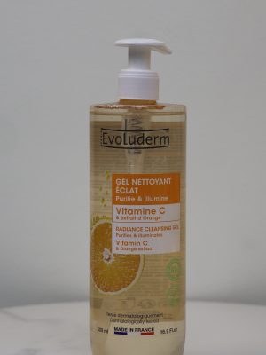 Gel rửa mặt Evoluderm Gel Nettoyant Éclat là giải pháp làm sạch chuyên sâu giúp loại bỏ tạp chất và mang lại vẻ rạng rỡ cho làn da xỉn màu. Với sự kết hợp giữa Vitamin C và chiết xuất cam, sản phẩm không chỉ làm sạch mà còn hỗ trợ nuôi dưỡng làn da tươi trẻ, đầy sức sống.