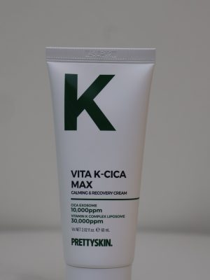 Pretty Skin Vita K-Cica Max là dòng kem dưỡng chuyên biệt dành cho làn da nhạy cảm, tổn thương hoặc đang trong quá trình điều trị (treatment). Sản phẩm kết hợp sức mạnh phục hồi của rau má và Vitamin K giúp làm dịu các vùng da đỏ, kích ứng và củng cố hàng rào bảo vệ da vững chắc.