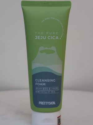 Đây là dòng sữa rửa mặt làm sạch sâu và dịu nhẹ đến từ thương hiệu Prettyskin Hàn Quốc, sử dụng nguồn nguyên liệu thiên nhiên từ đảo Jeju. Sản phẩm được thiết kế đặc biệt để hỗ trợ làm dịu làn da nhạy cảm, loại bỏ bã nhờn và bụi bẩn hiệu quả mà vẫn giữ được độ ẩm tự nhiên.