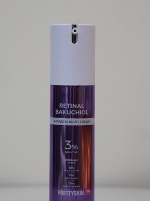 Prettyskin Retinal Bakuchiol A-mazing Night Cream là sản phẩm kem dưỡng ban đêm chuyên sâu được thiết kế để giải quyết các dấu hiệu lão hóa và phục hồi cấu trúc da. Với sự kết hợp mạnh mẽ giữa Retinal và Bakuchiol, sản phẩm giúp tái tạo bề mặt da mịn màng, mờ nếp nhăn mà vẫn duy trì được độ ẩm và sự dịu nhẹ cho làn da.