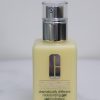 Đây là dòng kem dưỡng ẩm không chứa dầu (oil-free) huyền thoại của thương hiệu Clinique, được thiết kế chuyên biệt cho làn da dầu và hỗn hợp thiên dầu. Sản phẩm giúp duy trì độ ẩm tối ưu, cân bằng lượng dầu-nước và củng cố hàng rào bảo vệ da, mang lại cảm giác thông thoáng và mịn màng.
