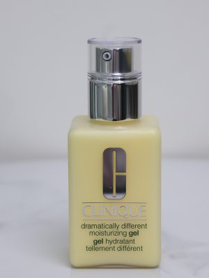 Đây là dòng kem dưỡng ẩm không chứa dầu (oil-free) huyền thoại của thương hiệu Clinique, được thiết kế chuyên biệt cho làn da dầu và hỗn hợp thiên dầu. Sản phẩm giúp duy trì độ ẩm tối ưu, cân bằng lượng dầu-nước và củng cố hàng rào bảo vệ da, mang lại cảm giác thông thoáng và mịn màng.