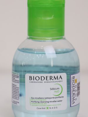 Bioderma Sébium H2O là dung dịch tẩy trang công nghệ micellar chuyên biệt dành cho da hỗn hợp, da dầu và da mụn. Sản phẩm giúp làm sạch sâu bụi bẩn, lớp trang điểm và tạp chất mà không cần rửa lại với nước, đồng thời hỗ trợ kiểm soát dầu thừa hiệu quả.