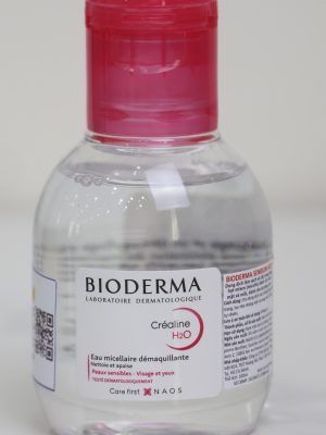 Bioderma Créaline H2O là giải pháp làm sạch và tẩy trang chuyên biệt bằng công nghệ micellar dành riêng cho làn da nhạy cảm và dễ kích ứng. Sản phẩm giúp loại bỏ bụi bẩn, lớp trang điểm và các hạt ô nhiễm một cách nhẹ nhàng mà không làm phá vỡ hàng rào bảo vệ tự nhiên của da