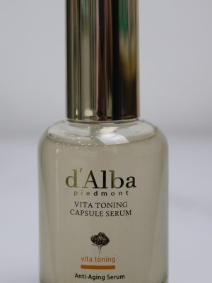 Đây là dòng tinh chất cao cấp đến từ thương hiệu d'Alba Hàn Quốc, kết hợp giữa khả năng làm sáng da (toning) và ngăn ngừa lão hóa (anti-aging). Sản phẩm nổi bật với kết cấu chứa các hạt nang (capsule) dưỡng chất siêu nhỏ, giúp cải thiện tông da và độ đàn hồi một cách hiệu quả.