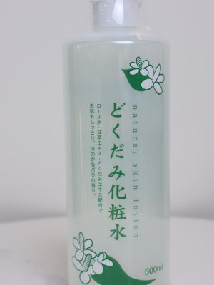 Đây là dòng nước cân bằng (toner) dưỡng da nổi tiếng từ Nhật Bản với thành phần chính là chiết xuất rau diếp cá tự nhiên. Sản phẩm được thiết kế với dung tích lớn, chuyên dùng để làm dịu da, hỗ trợ điều trị mụn và cấp ẩm nhẹ nhàng cho mọi loại da.