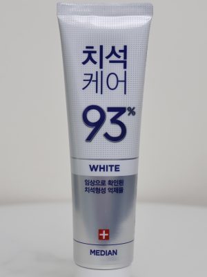 Median Dental IQ Tartar Care 93% White là dòng kem đánh răng chuyên dụng giúp làm trắng và ngăn ngừa mảng bám hàng đầu từ Hàn Quốc. Với công thức cải tiến, sản phẩm hỗ trợ loại bỏ các vết ố vàng và ức chế sự hình thành cao răng một cách hiệu quả, mang lại hơi thở thơm mát và hàm răng sáng bóng.
