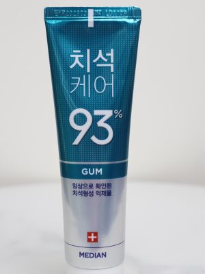 Đây là dòng kem đánh răng cao cấp đến từ thương hiệu Median (thuộc tập đoàn AmorePacific, Hàn Quốc), nổi tiếng với khả năng ngăn ngừa cao răng chuyên sâu. Sản phẩm được chứng minh lâm sàng có khả năng ức chế sự hình thành cao răng lên đến 93%, đặc biệt phiên bản "GUM" tập trung vào việc bảo vệ và cải thiện sức khỏe nướu lợi.