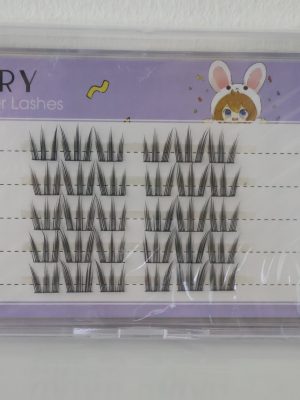JARY Cluster Lashes là sản phẩm lông mi giả dạng chùm hiện đại, giúp mang lại vẻ đẹp tự nhiên và chiều sâu cho đôi mắt. Với thiết kế từng cụm nhỏ tách rời, sản phẩm cho phép người dùng tự do sáng tạo và điều chỉnh độ dày mỏng của mi theo phong cách trang điểm cá nhân.