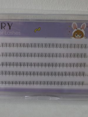 Lông mi giả JARY Cluster Lashes LC101 là sản phẩm trang điểm mắt thiết kế dạng chùm nhỏ, giúp tạo hiệu ứng đôi mắt to tròn và long lanh một cách tự nhiên. Sản phẩm phù hợp cho cả người mới bắt đầu tập dán mi lẫn những chuyên gia trang điểm chuyên nghiệp nhờ tính linh hoạt và dễ điều chỉnh.