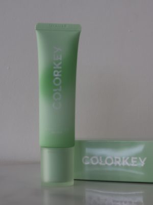 Đây là dòng kem lót hiệu chỉnh tông da cao cấp đến từ thương hiệu Colorkey, kết hợp giữa dưỡng chất serum và khả năng trang điểm. Sản phẩm giúp trung hòa các vùng da đỏ, làm đều màu da và tạo lớp nền mỏng nhẹ như không khí, chuẩn bị một bề mặt hoàn hảo trước khi đánh phấn nền.
