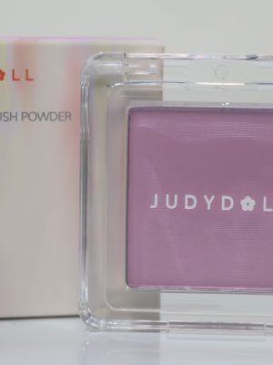 Judydoll Blush Powder là dòng phấn má hồng đơn sắc nổi tiếng đến từ thương hiệu mỹ phẩm nội địa Trung Judydoll, nổi bật với chất phấn siêu mịn và bảng màu thời thượng. Sản phẩm giúp mang lại vẻ rạng rỡ tức thì cho khuôn mặt với độ bám màu cao và hiệu ứng tự nhiên.