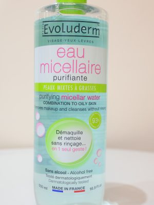 Đây là dòng nước tẩy trang sử dụng công nghệ Micellar tiên tiến giúp làm sạch bụi bẩn, bã nhờn và lớp trang điểm một cách dịu nhẹ mà không cần rửa lại với nước. Sản phẩm được thiết kế chuyên biệt cho làn da dầu và hỗn hợp, giúp thanh lọc làn da và hỗ trợ kiểm soát dầu thừa hiệu quả.