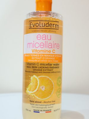 Đây là sản phẩm làm sạch da chuyên sâu sử dụng công nghệ Micellar kết hợp với chiết xuất thực vật, giúp loại bỏ lớp trang điểm và bụi bẩn chỉ trong một bước. Sản phẩm được thiết kế đặc biệt dành cho làn da xỉn màu, thiếu sức sống, giúp khôi phục vẻ rạng rỡ và tươi mới cho khuôn mặt.