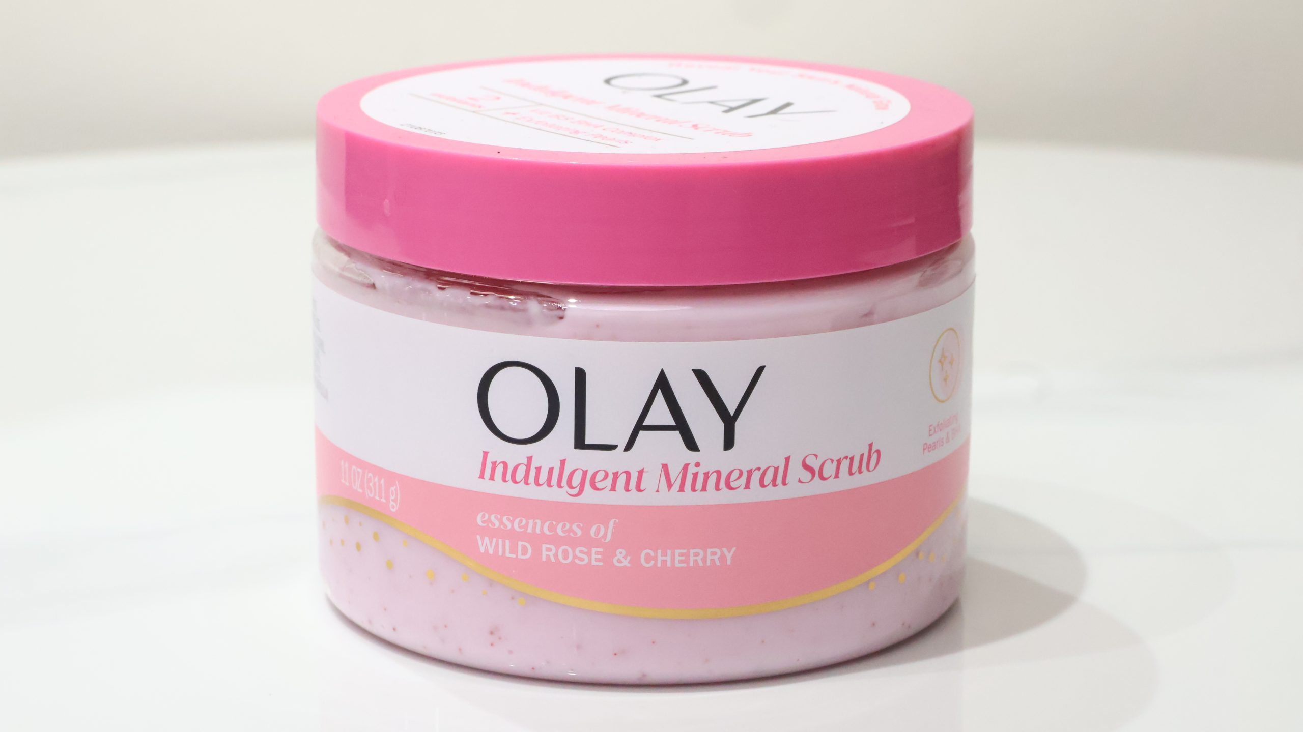 Tẩy tế bào chết toàn thân Olay Indulgent Mineral Scrub - Essences of Wild Rose & Cherry (311g)