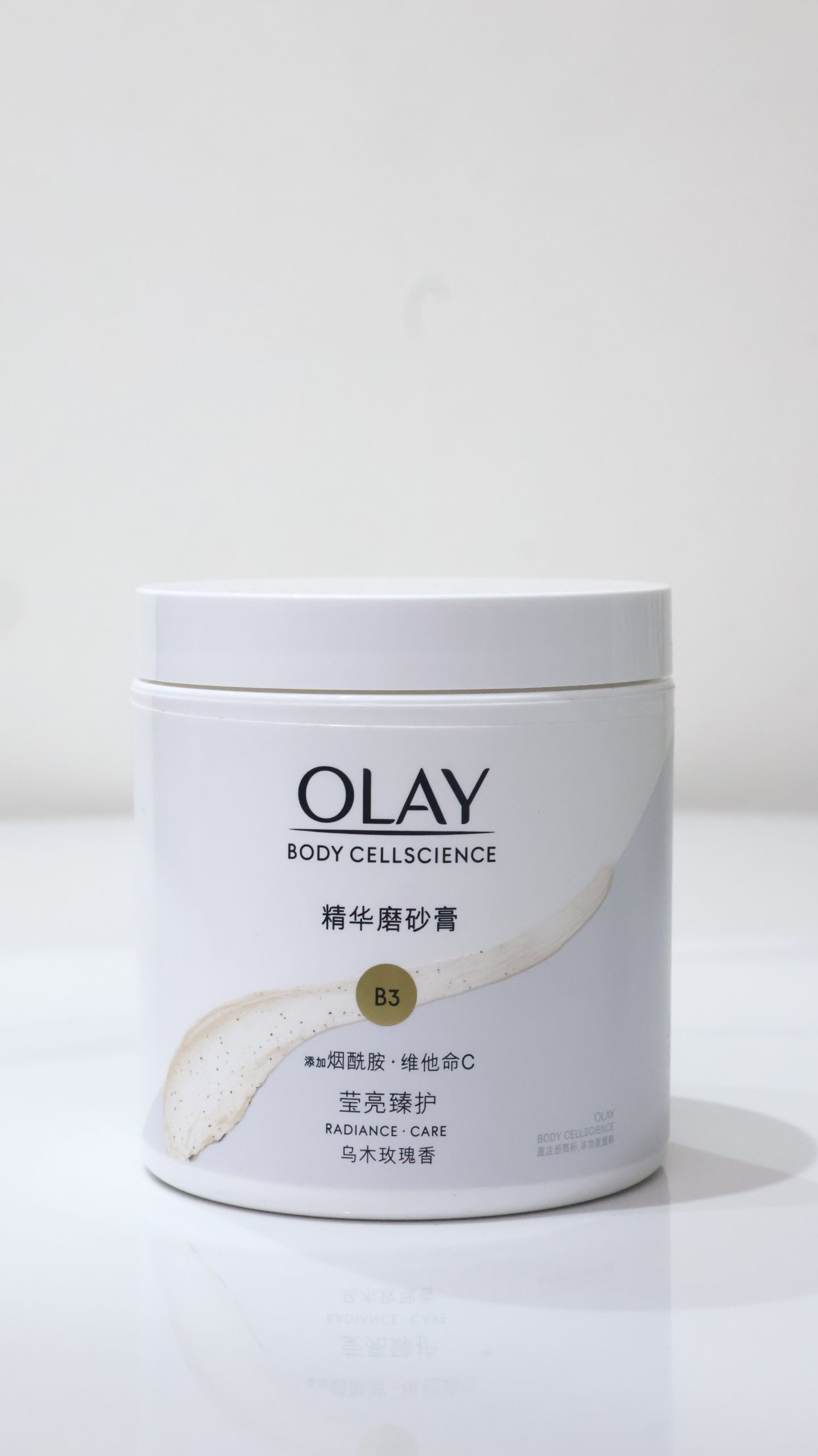 Tẩy Tế Bào Chết Toàn Thân Olay Body Cellscience B3 + Vitamin C (Hương Hoa Hồng Ebony)