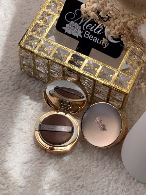 Đây là dòng phấn nước cao cấp nhất của thương hiệu mỹ phẩm Ohui (Hàn Quốc), thuộc dòng tái sinh da The First Geniture danh tiếng. Sản phẩm là sự kết hợp hoàn hảo giữa trang điểm và dưỡng da, giúp che phủ khuyết điểm tối ưu đồng thời nuôi dưỡng làn da trẻ trung, rạng rỡ từ bên trong.