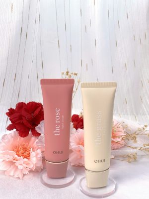 Đây là dòng sản phẩm chăm sóc da tay chuyên sâu từ thương hiệu mỹ phẩm cao cấp OHUI Hàn Quốc, giúp nuôi dưỡng đôi bàn tay mềm mại và mịn màng. Sản phẩm kết hợp giữa khả năng cấp ẩm vượt trội và hương thơm nước hoa tinh tế, mang lại cảm giác thư giãn mỗi khi sử dụng.