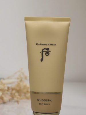The History of Whoo WHOOSPA Body Cream là sản phẩm dưỡng thể cao cấp giúp mang lại làn da mịn màng, săn chắc và rạng rỡ. Sản phẩm kết hợp các bí phương dưỡng nhan hoàng cung cùng công nghệ hiện đại để chăm sóc cơ thể một cách toàn diện, mang lại cảm giác thư giãn như đang ở Spa.