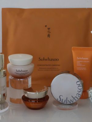 Đây là bộ sưu tập các sản phẩm biểu tượng của thương hiệu mỹ phẩm thảo dược cao cấp Sulwhasoo đến từ Hàn Quốc. Bộ sản phẩm kết hợp giữa triết lý thảo dược truyền thống và công nghệ khoa học tiên tiến, tập trung vào việc nuôi dưỡng, chống lão hóa và phục hồi độ rạng rỡ tự nhiên cho làn da.