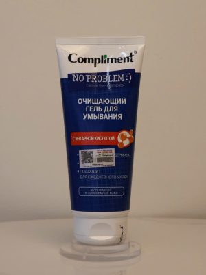 Đây là dòng gel rửa mặt chuyên biệt đến từ thương hiệu dược mỹ phẩm Compliment của Nga, được thiết kế để giải quyết các vấn đề của làn da dầu mụn. Sản phẩm giúp làm sạch sâu lỗ chân lông, kiểm soát dầu thừa và hỗ trợ kháng viêm hiệu quả mà không gây khô da.