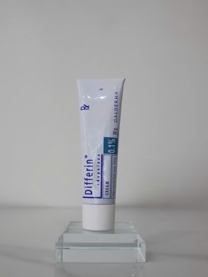 Differin là sản phẩm dược mỹ phẩm chuyên dụng để điều trị mụn trứng cá từ mức độ nhẹ đến trung bình. Với thành phần chính là Adapalene - một dạng Retinoid thế hệ thứ ba, sản phẩm giúp làm thông thoáng lỗ chân lông và ngăn chặn sự hình thành của các nhân mụn mới hiệu quả.