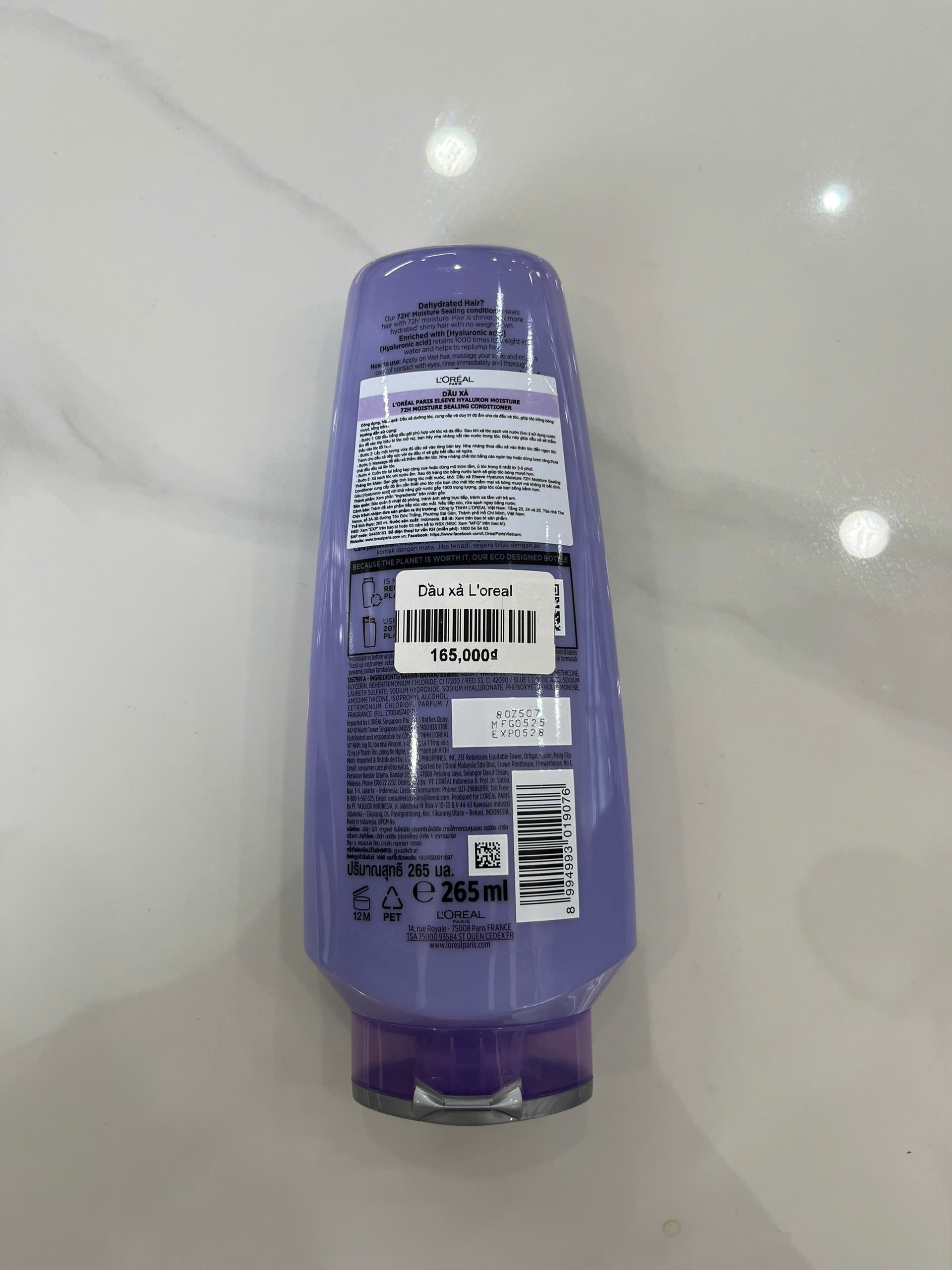 Dầu Xả L'Oréal Paris Elseve Hyaluron Moisture 72H Moisture Sealing Conditioner Đây là dòng dầu xả chuyên biệt dành cho tóc khô và mất nước, giúp cấp ẩm tức thì và nuôi dưỡng mái tóc mềm mượt. Sản phẩm nổi bật với khả năng khóa ẩm suốt 72 giờ, mang lại vẻ bóng khỏe và đầy sức sống cho mái tóc mà không gây nặng tóc.