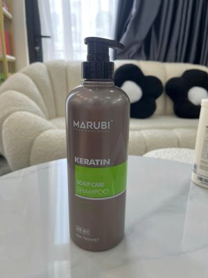 Đây là dòng dầu gội chuyên nghiệp đến từ thương hiệu Marubi, tập trung vào việc làm sạch sâu và nuôi dưỡng da đầu từ bên trong. Sản phẩm kết hợp thành phần Keratin giúp phục hồi tóc hư tổn đồng thời giải quyết các vấn đề về gàu và kích ứng da đầu.