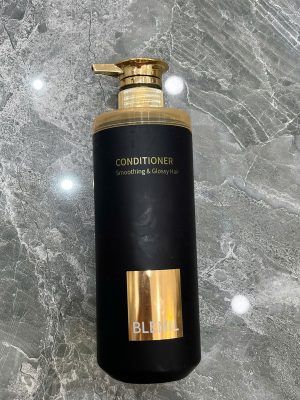 Đây là sản phẩm dầu xả cao cấp được thiết kế để mang lại mái tóc suôn mượt và vẻ ngoài bóng khỏe ngay sau khi sử dụng. Với công thức chuyên sâu, sản phẩm giúp phục hồi độ ẩm và bảo vệ sợi tóc khỏi các tác động có hại từ môi trường.