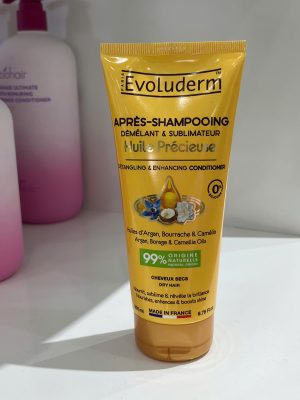 Đây là dòng dầu xả dưỡng tóc cao cấp từ thương hiệu Evoluderm (Pháp), được thiết kế chuyên biệt cho mái tóc khô và hư tổn. Sản phẩm giúp gỡ rối tức thì, nuôi dưỡng sâu và tăng cường độ bóng mượt cho mái tóc nhờ sự kết hợp của các loại dầu quý giá.