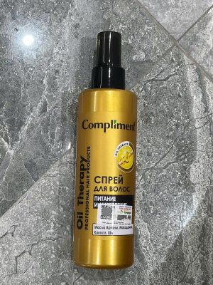 Đây là dòng xịt dưỡng tóc chuyên nghiệp đến từ thương hiệu Compliment (Nga), tập trung vào khả năng nuôi dưỡng và phục hồi tóc chuyên sâu. Sản phẩm là sự kết hợp của các loại dầu quý hiếm giúp cải thiện tức thì độ bóng mượt và độ chắc khỏe cho mái tóc hư tổn.