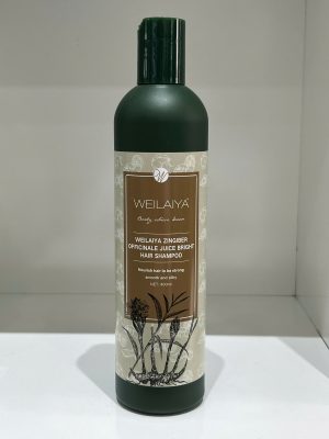Dầu gội gừng Weilaiya là sản phẩm chăm sóc tóc cao cấp được chiết xuất từ nước gừng tươi tự nhiên, giúp làm sạch sâu và nuôi dưỡng da đầu từ bên trong. Sản phẩm được thiết kế đặc biệt để hỗ trợ giảm rụng tóc, kích thích mọc tóc và mang lại vẻ bóng mượt, chắc khỏe cho mái tóc.